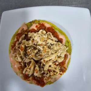 Arepa con pollo desmechado
