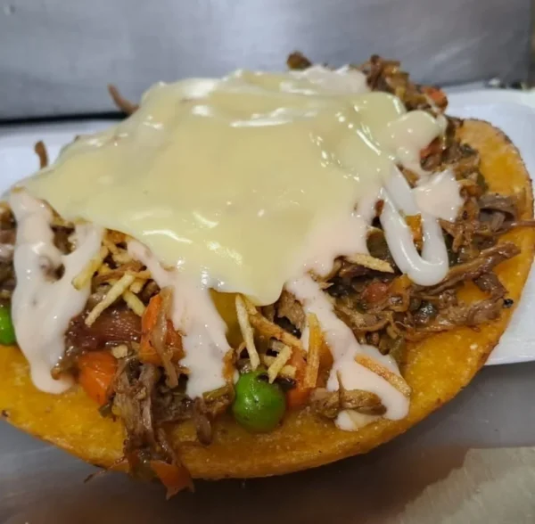 Arepa con carne desmechada -DK-